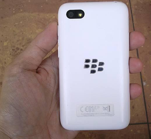 Dijual Blackberry Q5 White garansi Berindo T cell s/d februari 2016
