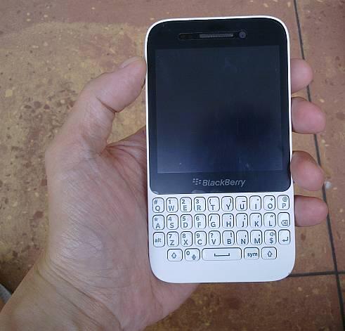 Dijual Blackberry Q5 White garansi Berindo T cell s/d februari 2016