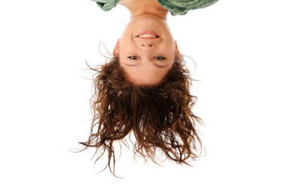 Tanda-tanda Wanita sedang Tertarik / Jatuh Cinta pada Pria