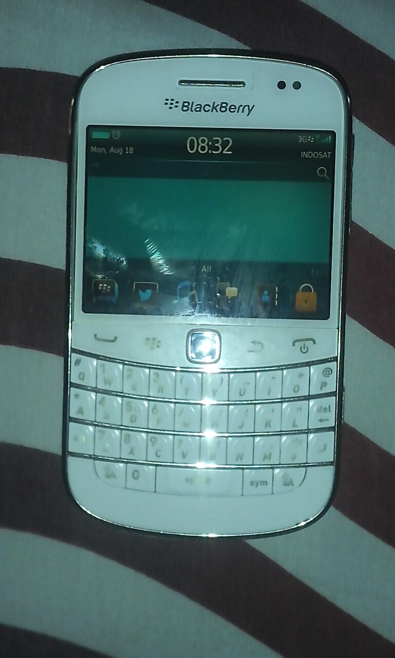 BLACKBERRY DAKOTA 9900 MASIH GARANSI COMTECH