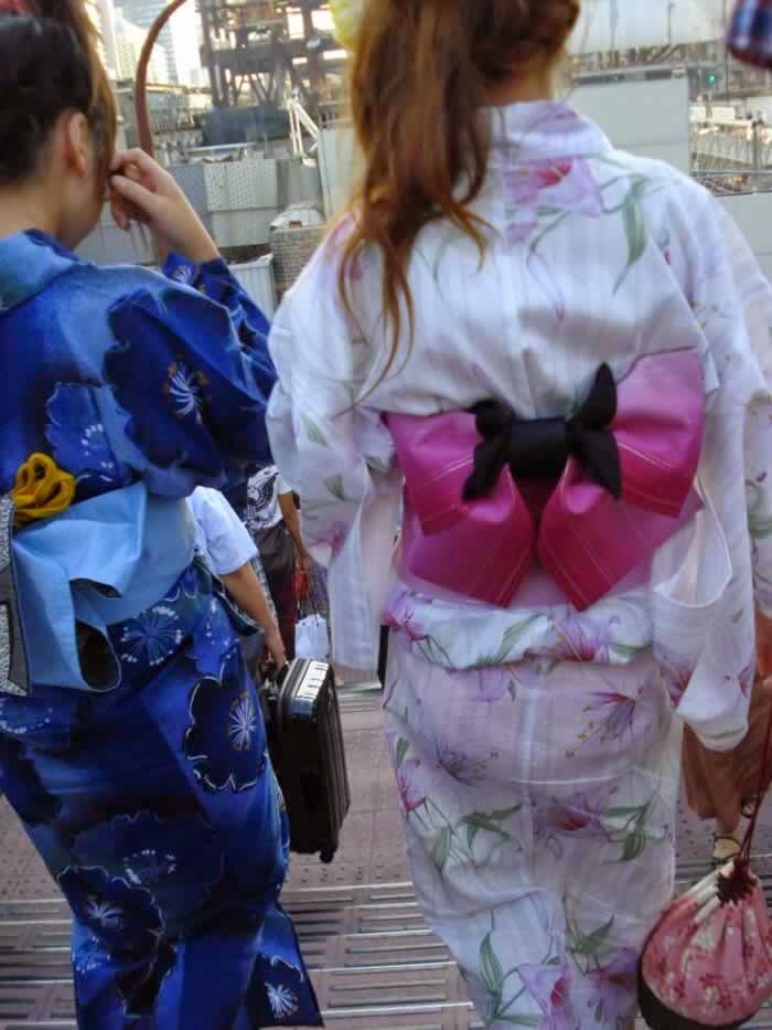 (Full Mulustrasi) Kecaman Kimono Transparan Yang Sedang Trend Di Jepang