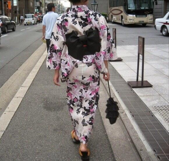 (Full Mulustrasi) Kecaman Kimono Transparan Yang Sedang Trend Di Jepang