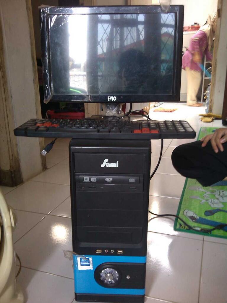 Intel Pentium 4 (2.8 Ghz) & Lcd 15 Inci