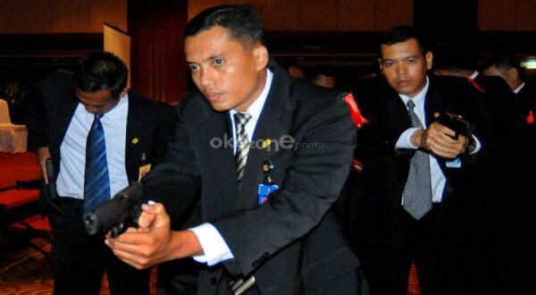 Reynold dan Black Rider disekeliling RI1.