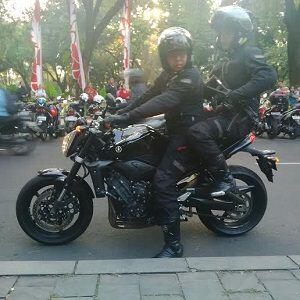 Reynold dan Black Rider disekeliling RI1.