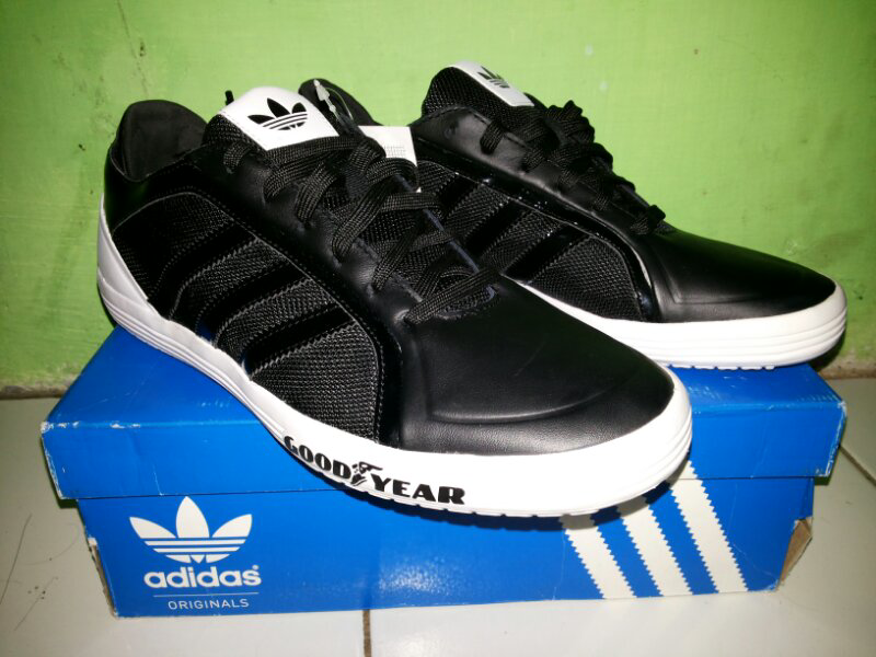 Terjual sepatu casual adidas original GOODYEAR DRIVER VULC BNIB NURAH Terjual sepatu casual adidas original GOODYEAR DRIVER VULC BNIB NURAH
