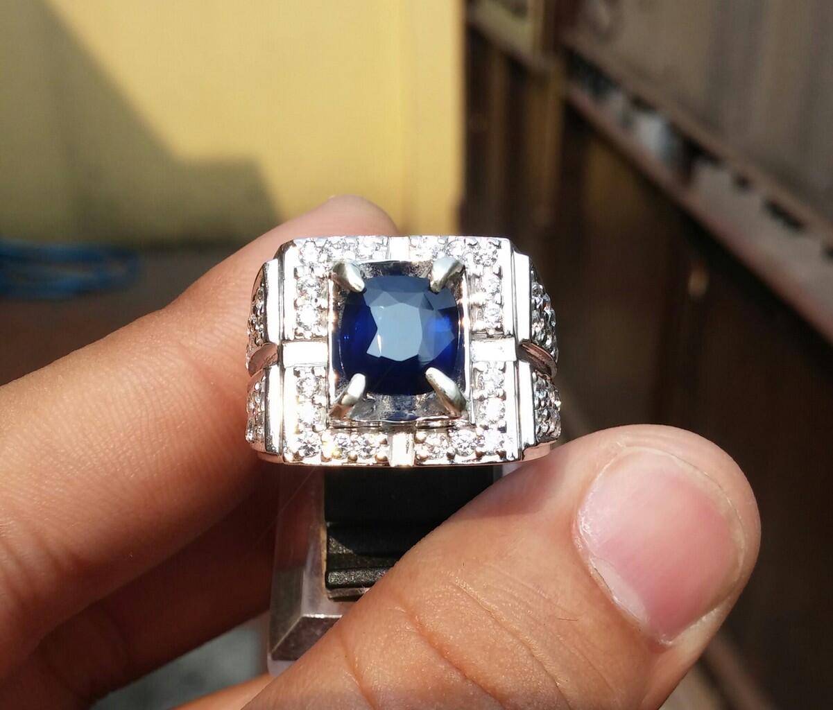 kashmir blue sapphire
