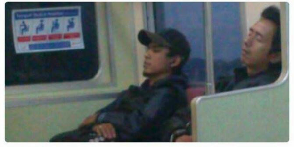 Penumpang KRL makin Gila!!