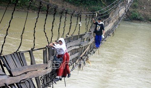 Miris gan ngeliatnya,, mpe nyentuh ke hati,,