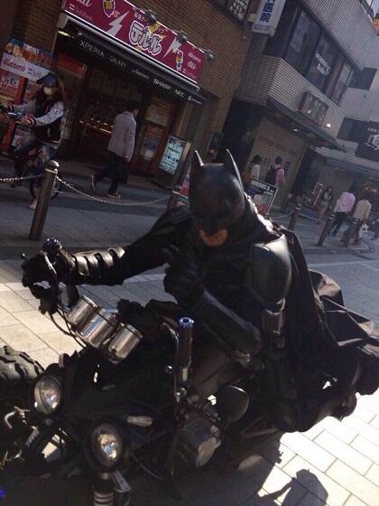 Chiba's Batman &quot;Chibatman&quot; Muncul Dijalan raya Jepang