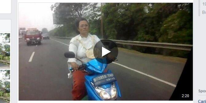 VIDEO: Naik Motor Tanpa Helm di Tol, Ibu Ini Kejar-Kejaran Dengan Polisi