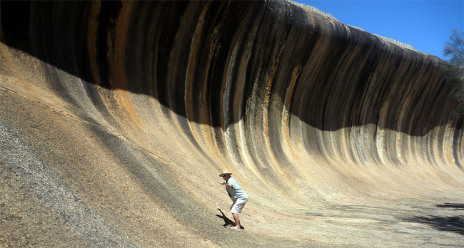 Menakjubkan!! Batu Alam berbentuk Gelombang Tsunami