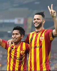 INDONESIANS ABROAD: Sergio Van Dijk &amp; Irfan Bachdim Bersinar