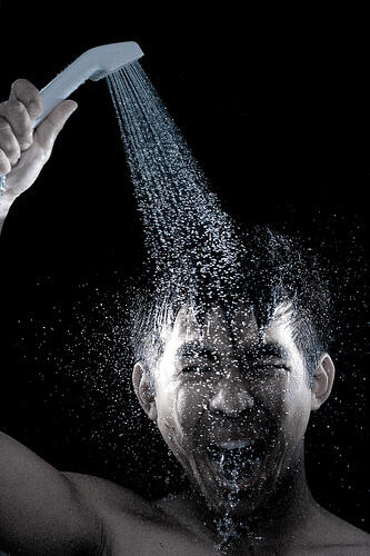 Mandi Air Hangat vs Mandi Air Dingin !