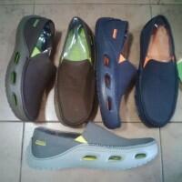 CROCS ORIGINAL FOR MEN, LENGKAP,BERKWALITAS.DIJAMIN 100%