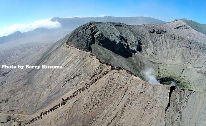 Melihat sisi lain Keindahan Gunung Bromo dari Udara..