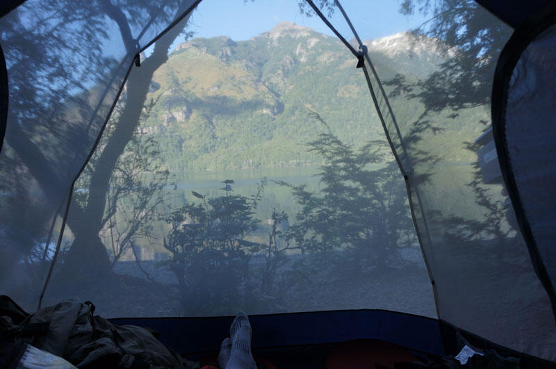 15 Penampakan Kenapa Agan Gak Bakalan Nyesel Tidur di Tenda