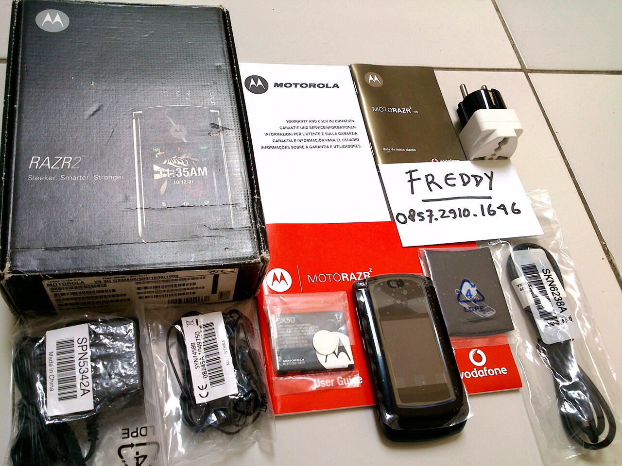 BRAND NEW Motorola RAZR2 V9 LicoriceBlack ORIGINAL from Spanyol! BUKAN REFURBISHED !!