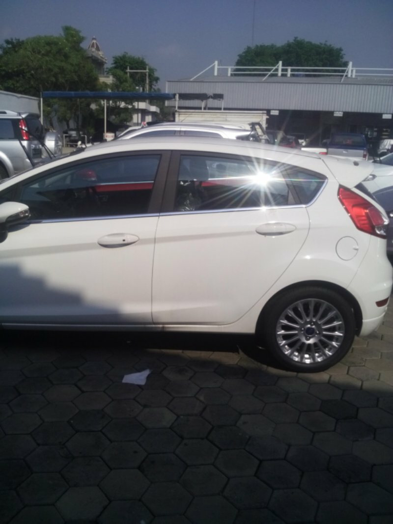 buat lebaran.. enaknya pake ford fiesta!!!
