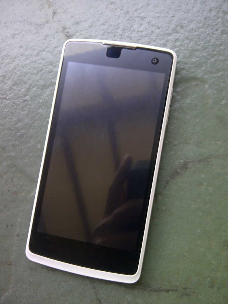 Wts Oppo yoyo r2001 putih | lengkap | mulus | garansi panjang | Bandung