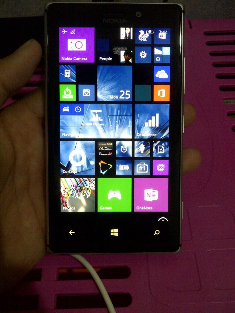 Jual nokia lumia 925 fullset garansi sampe juli 2015 , NEGO