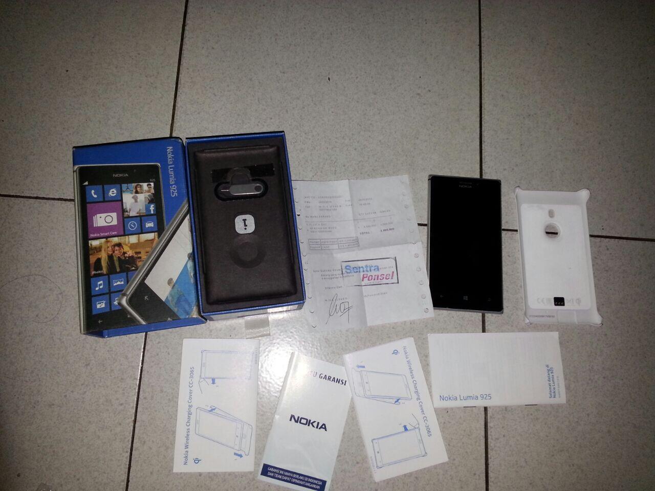 Jual nokia lumia 925 fullset garansi sampe juli 2015 , NEGO
