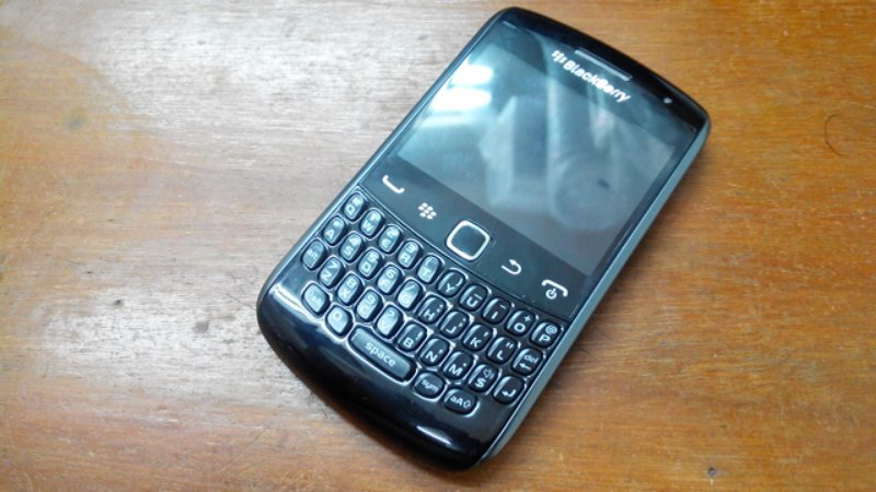 bb 9360 apollo black mulus 99% garansi cuma 1.1
