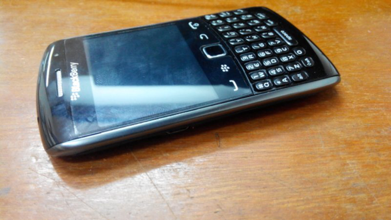 bb 9360 apollo black mulus 99% garansi cuma 1.1