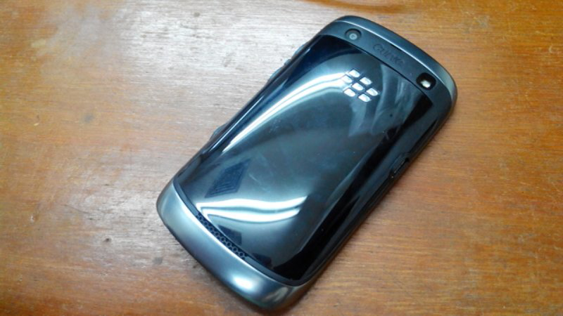 bb 9360 apollo black mulus 99% garansi cuma 1.1
