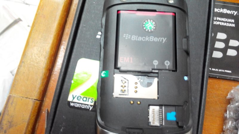 bb 9360 apollo black mulus 99% garansi cuma 1.1