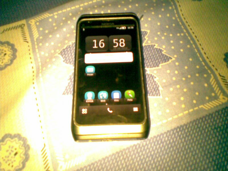 nokia E7 communicator