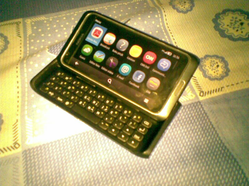 nokia E7 communicator