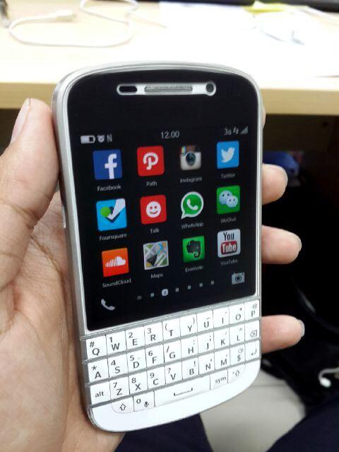 Blackberry Q10 white muraah banyak bonus