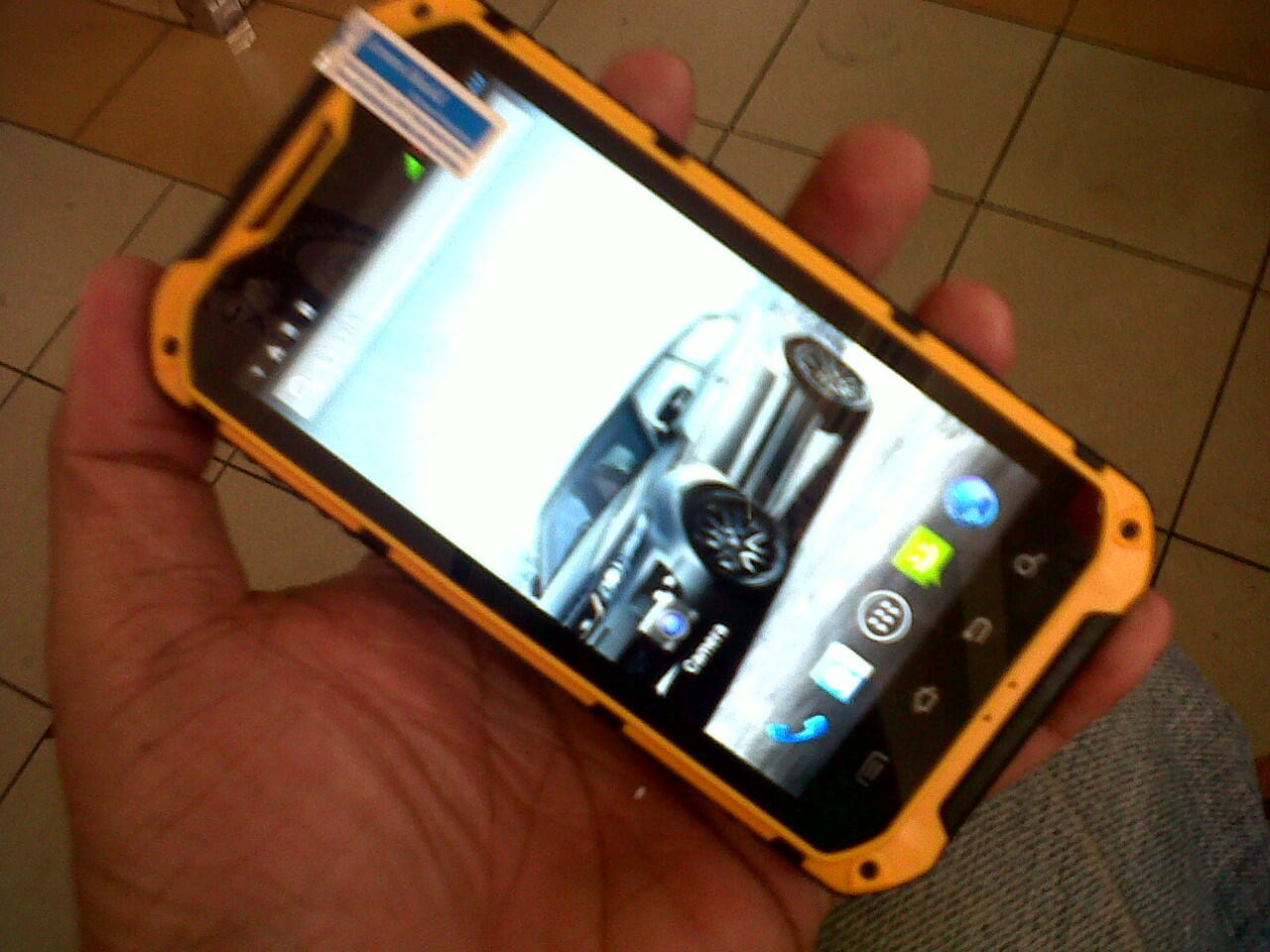 smart phone canggih- Sonim landrover A9