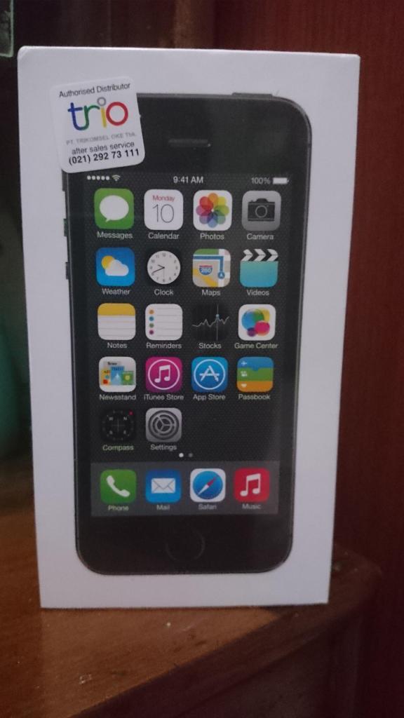jual iphone 5s 16 gb / warna spacegray/garansi trikomsel NEW MASIH SEGEL DUS NYA