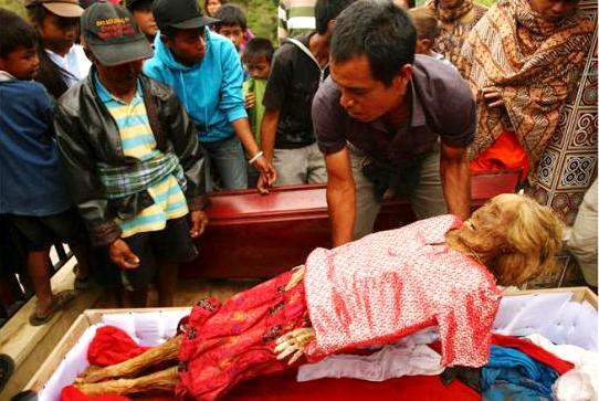 Ma’nene, Ritual Pembersihan Mumi di Toraja