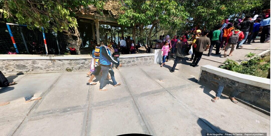 Banyak Penampakan Google Street View