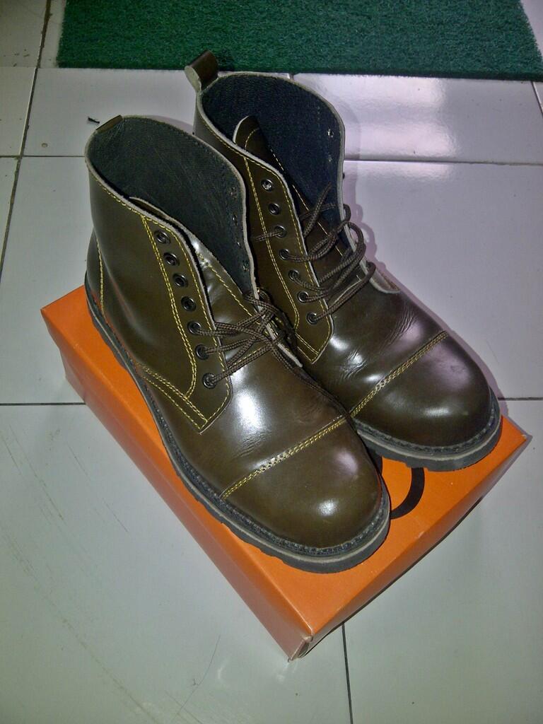 terjual jual sepatu boots model docmart dr martens cats terjual jual sepatu boots model docmart dr martens cats