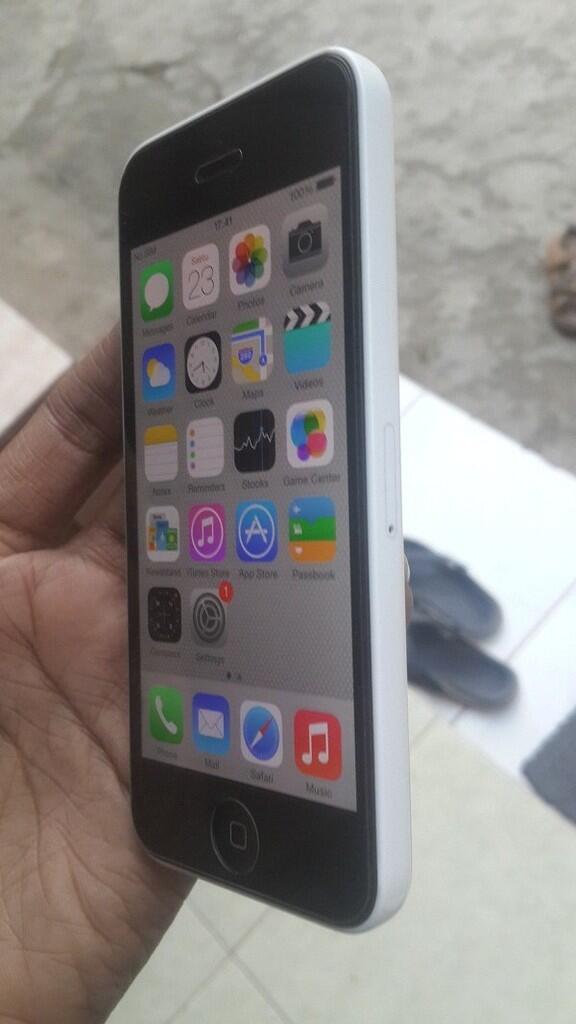 Iphone 5C 16GB White FU Lengkap Garansi Apple International 96% Mulus