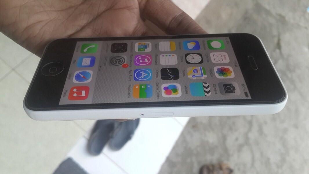 Iphone 5C 16GB White FU Lengkap Garansi Apple International 96% Mulus