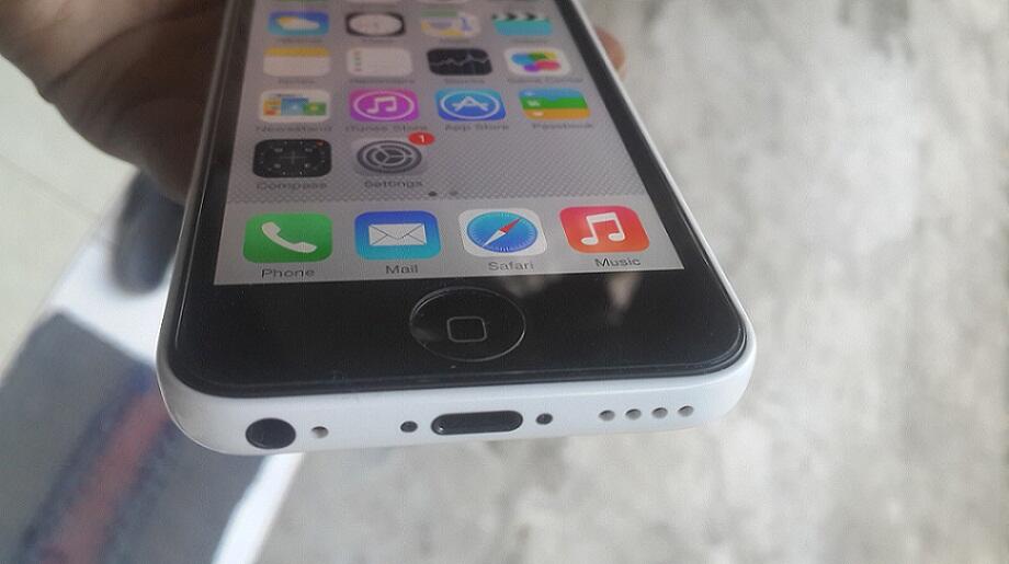 Iphone 5C 16GB White FU Lengkap Garansi Apple International 96% Mulus