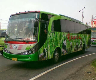 Bus-bus (yang pernah dan masih) menguasai aspal jawa timur