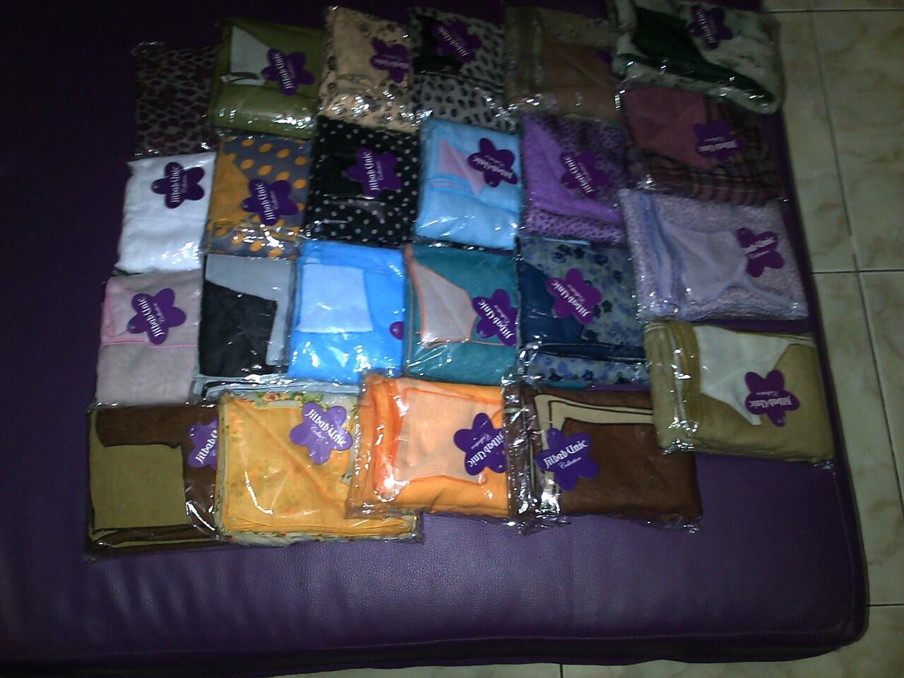 Menjual Perlengkapan Muslimah: Jilbab, Gamis, Tas Rajut, Asesoris, Souvenir, dll