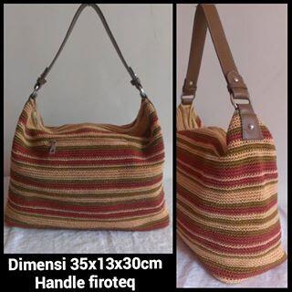 Menjual Perlengkapan Muslimah: Jilbab, Gamis, Tas Rajut, Asesoris, Souvenir, dll