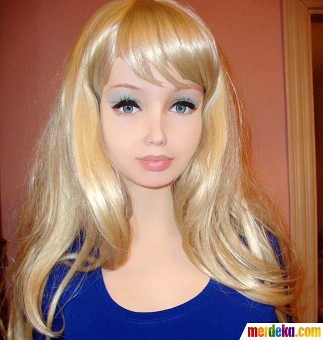 Ini gadis seksi asal Ukraina yang mirip boneka Barbie