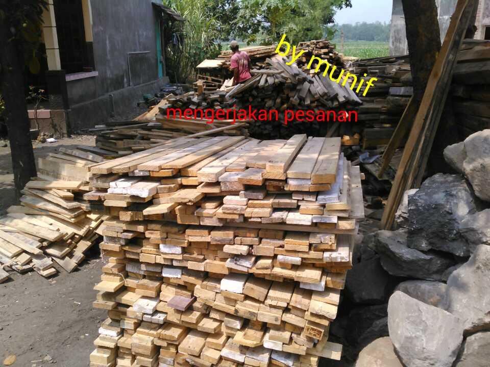 Terjual kayu  pinus luar  negeri  jati belanda triplek bekas 