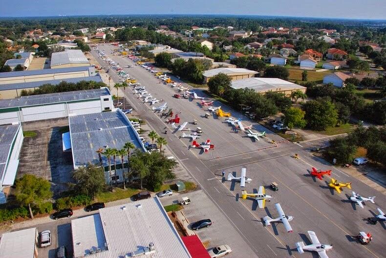 Keren, Setiap Rumah Penduduk di Kawasan ini Memiliki Pesawat Pribadi