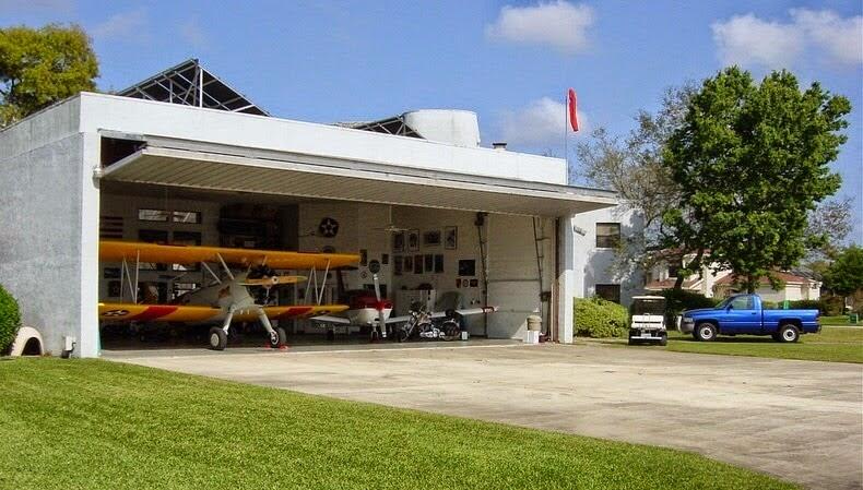 Keren, Setiap Rumah Penduduk di Kawasan ini Memiliki Pesawat Pribadi