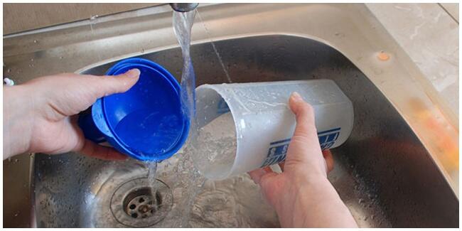 Tips membersihkan botol minuman yang benar