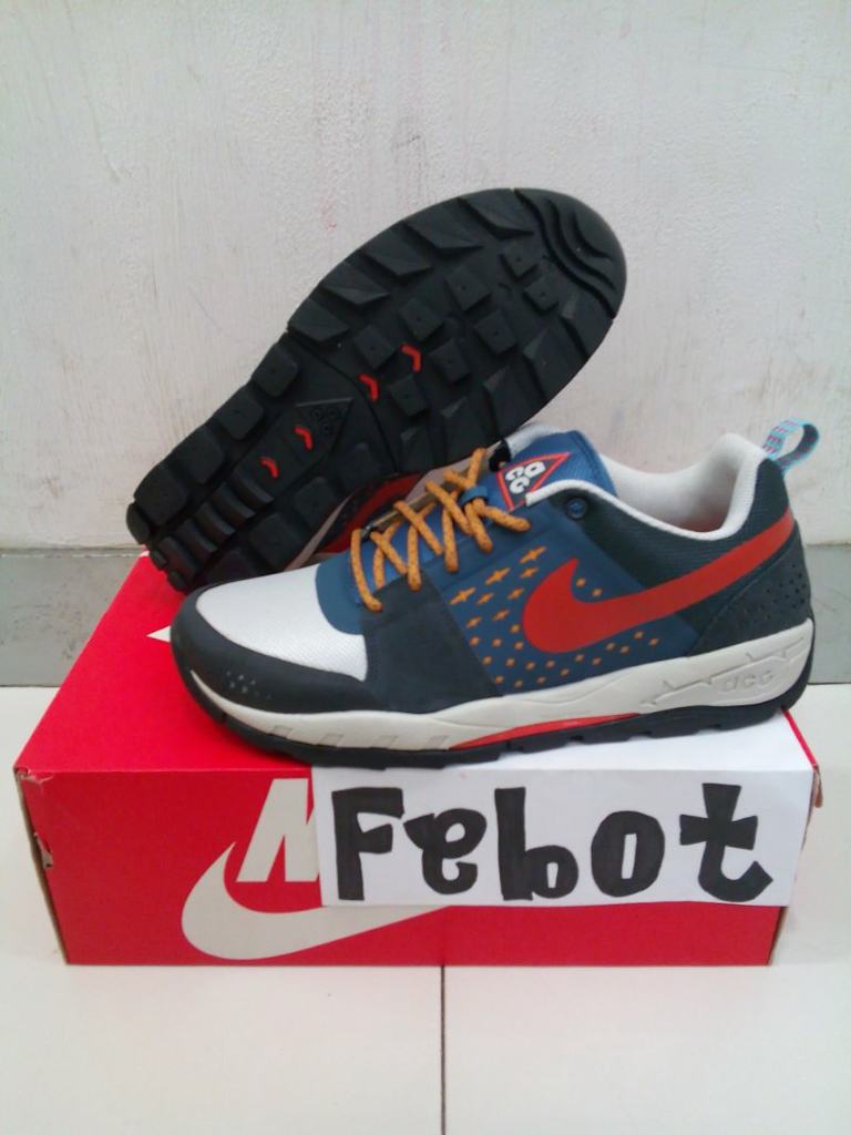 NIKE ALDER LOW ACG (DUA WARNA)